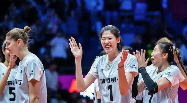 李盈莹22分 天津女排爆发3-0完胜米兰。艾格努生日夜失误送出12分